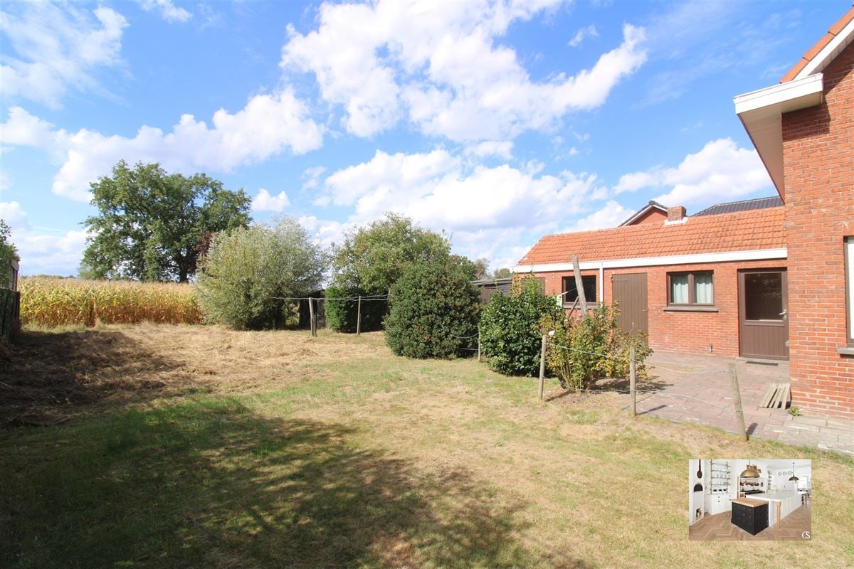 Landelijk gelegen te renoveren woning op mooi perceel