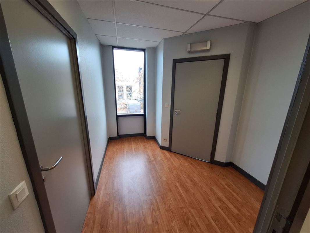 Foto 8 : Burelen te 8500 KORTRIJK (België) - Prijs € 850