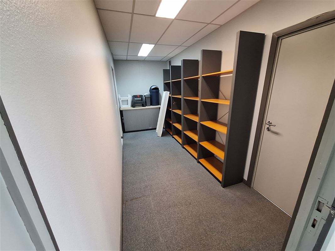 Foto 10 : Burelen te 8500 KORTRIJK (België) - Prijs € 850