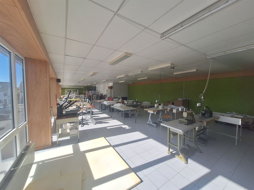 Foto 5 : Burelen te 8870 IZEGEM (België) - Prijs &euro; 1.350