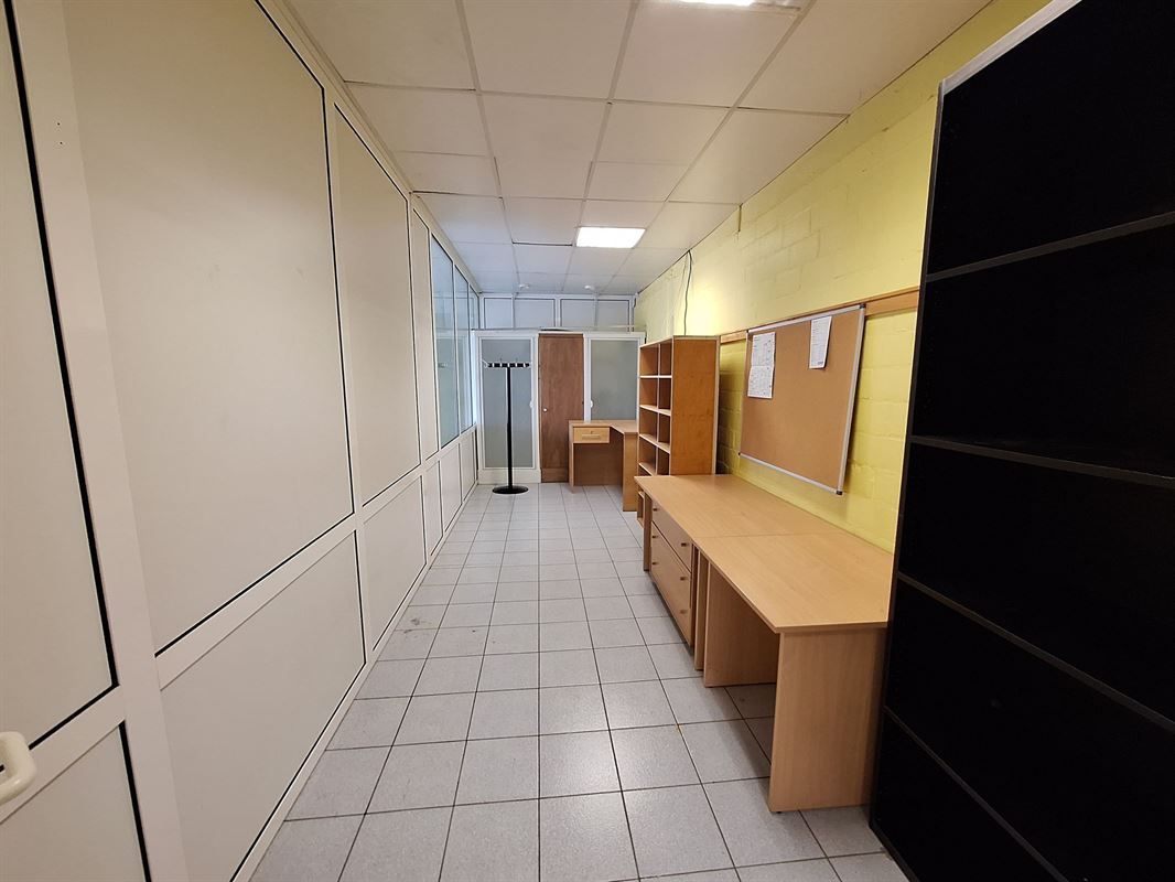 Foto 12 : Burelen te 8870 IZEGEM (België) - Prijs &euro; 1.350