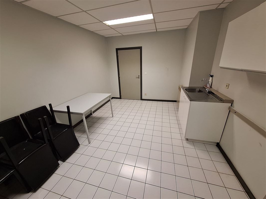 Foto 12 : Burelen te 8500 KORTRIJK (België) - Prijs € 850