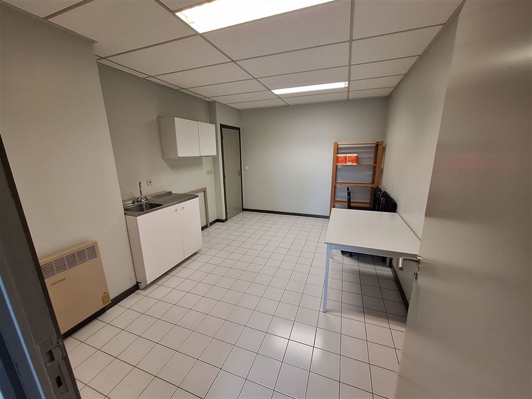 Foto 11 : Burelen te 8500 KORTRIJK (België) - Prijs € 850