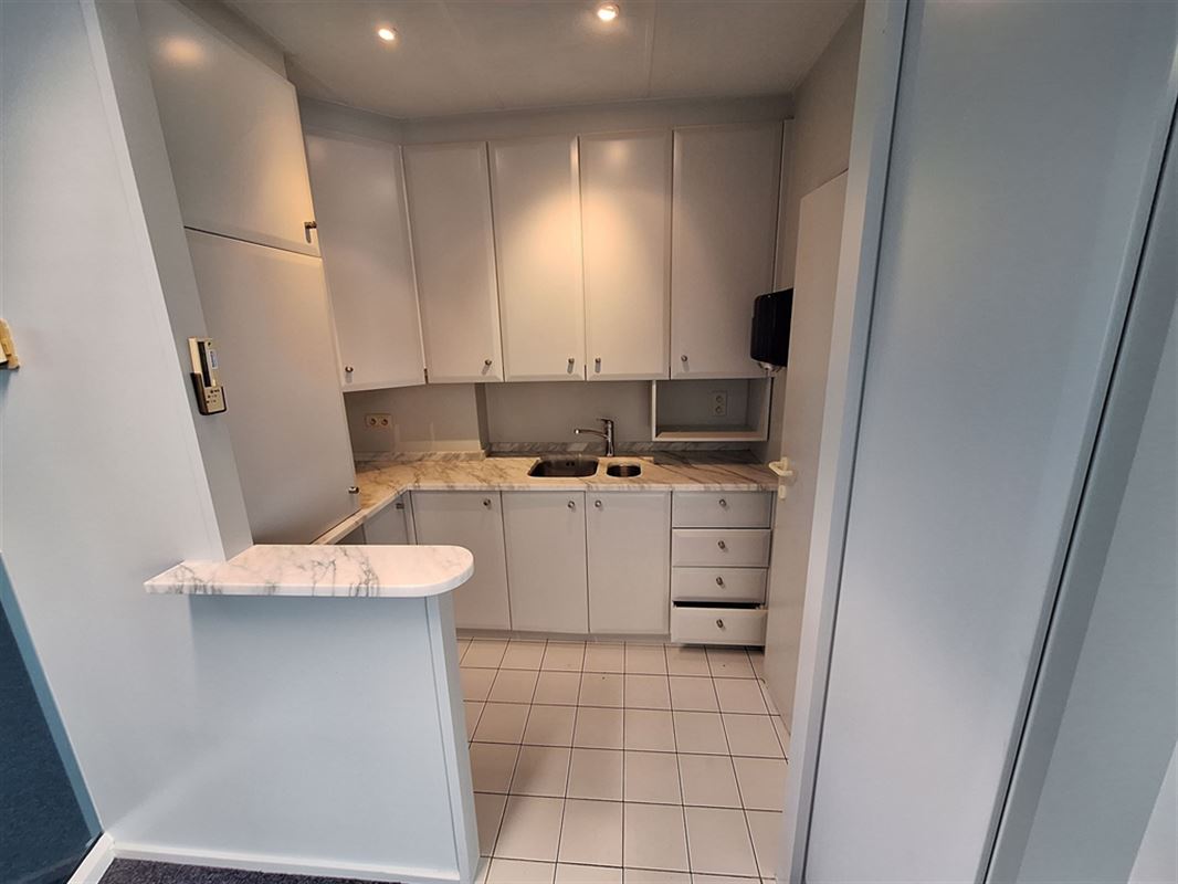 Foto 10 : Burelen te 8500 KORTRIJK (België) - Prijs € 800