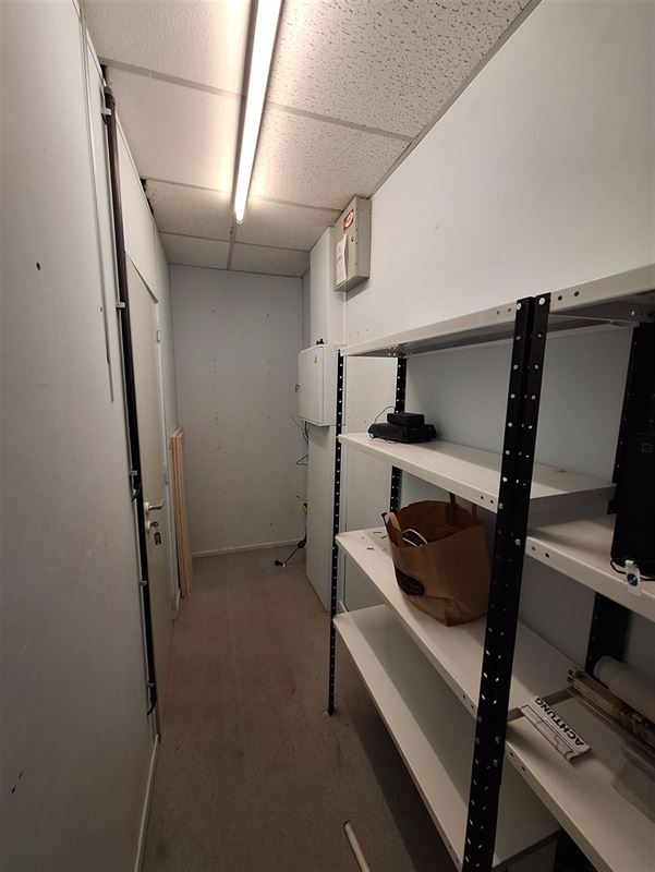 Foto 11 : Burelen te 8500 KORTRIJK (België) - Prijs € 800