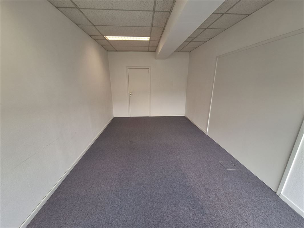 Foto 6 : Burelen te 8500 KORTRIJK (België) - Prijs € 576