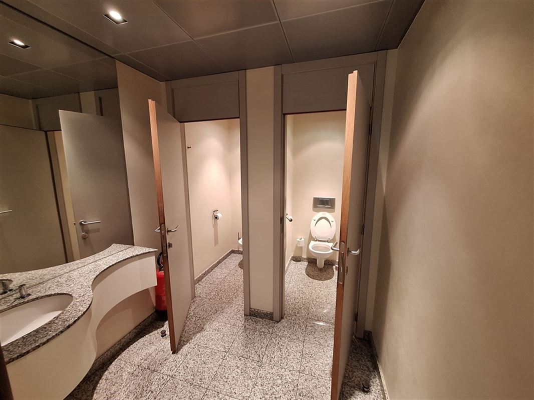 Foto 13 : Burelen te 8531 BAVIKHOVE (België) - Prijs € 3.000
