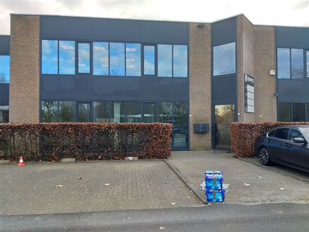 Foto 1 : Burelen te 8500 KORTRIJK (België) - Prijs € 576