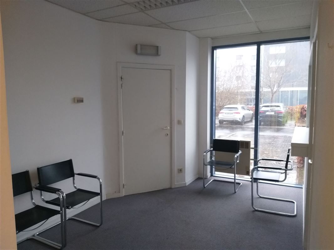 Foto 12 : Burelen te 8500 KORTRIJK (België) - Prijs € 576