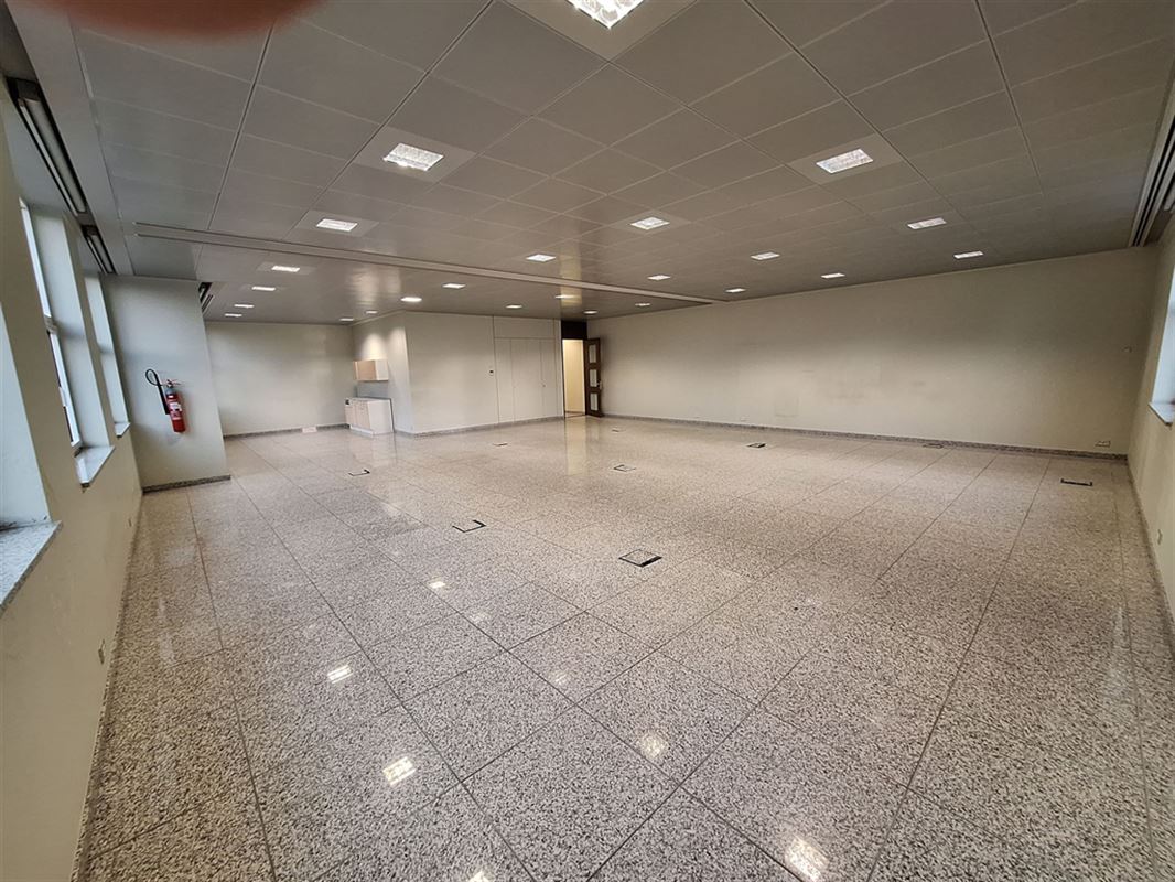 Foto 11 : Burelen te 8531 BAVIKHOVE (België) - Prijs € 3.000