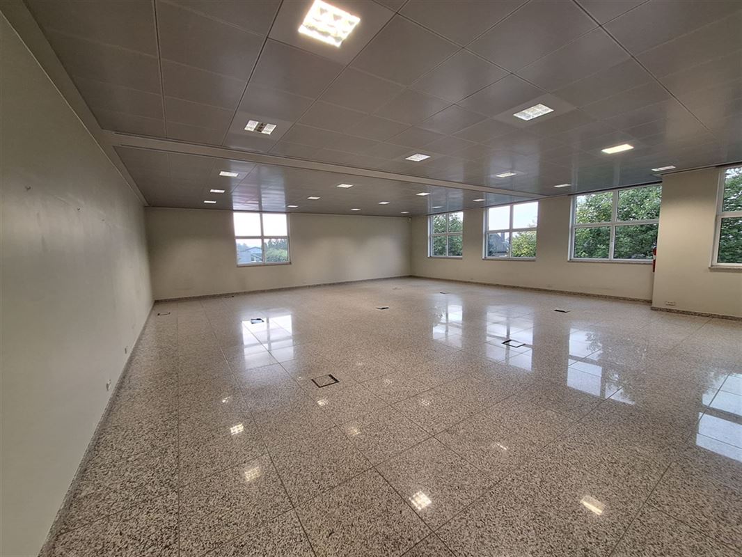 Foto 12 : Burelen te 8531 BAVIKHOVE (België) - Prijs € 3.000