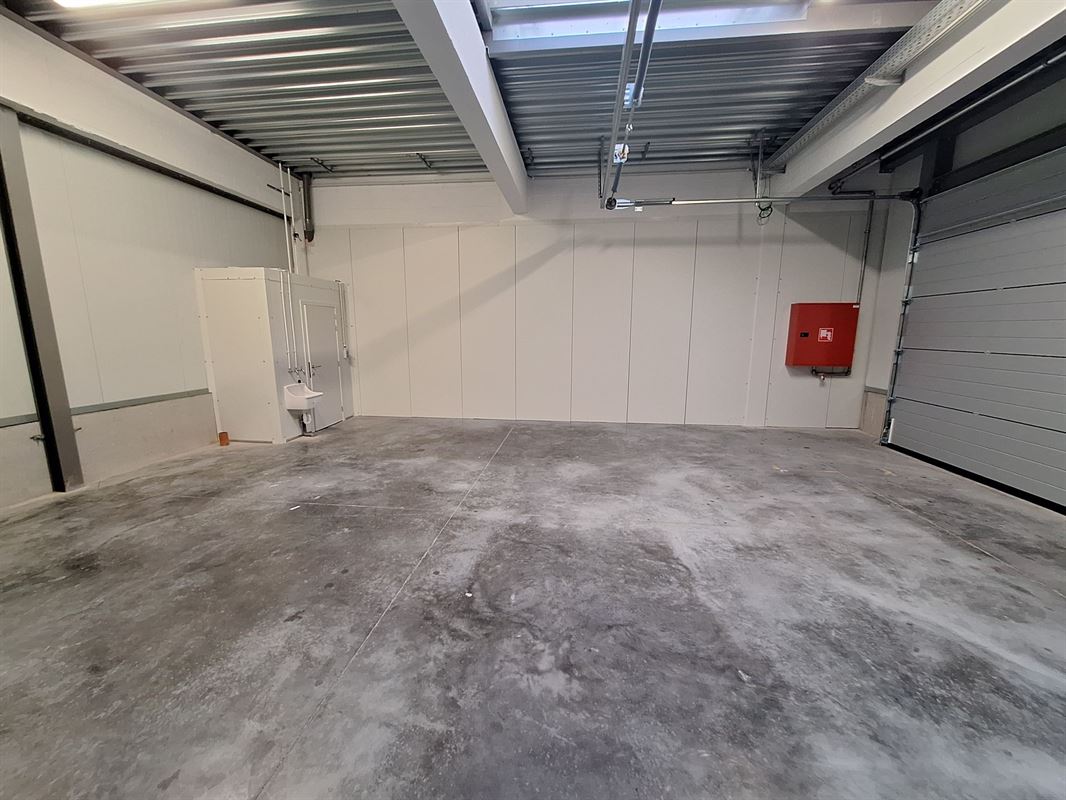 Foto 4 : Magazijn te 8540 DEERLIJK (België) - Prijs &euro; 430