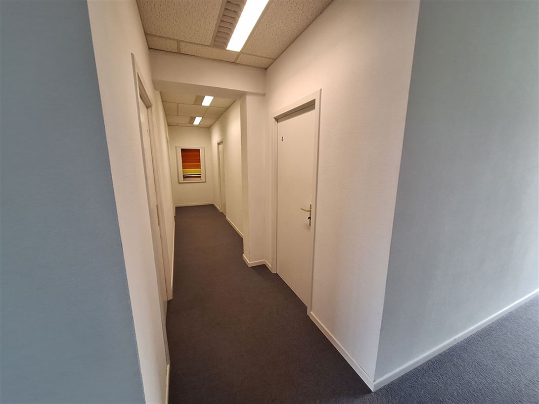 Foto 8 : Burelen te 8500 KORTRIJK (België) - Prijs € 576