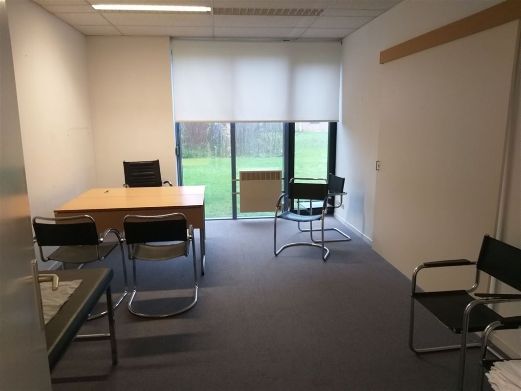 Foto 13 : Burelen te 8500 KORTRIJK (België) - Prijs € 576