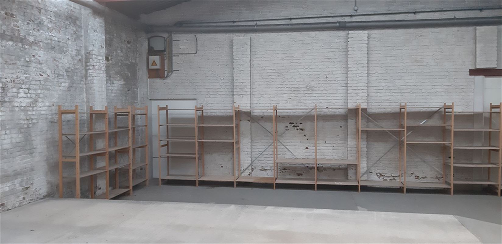 Foto 2 : Magazijn te 9600 RONSE (België) - Prijs € 425
