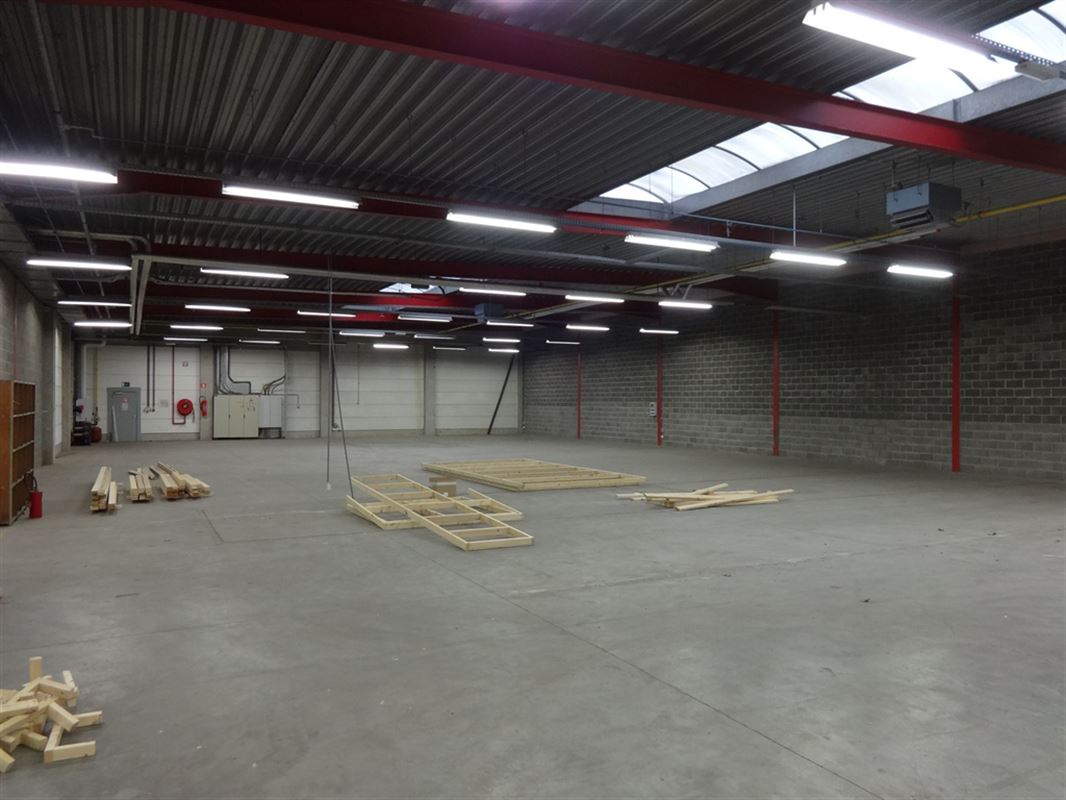 Foto 11 : Magazijn te 9600 RENAIX (België) - Prijs € 4.500