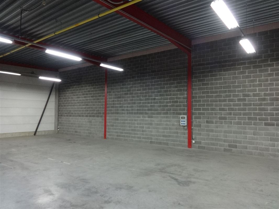 Foto 8 : Magazijn te 9600 RENAIX (België) - Prijs € 4.500