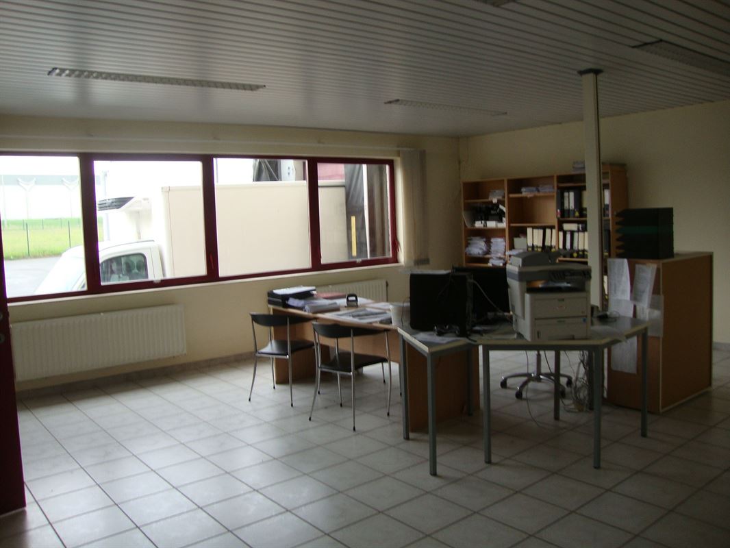 Foto 12 : Magazijn te 7700 MOESKROEN (België) - Prijs &euro; 1.530.000