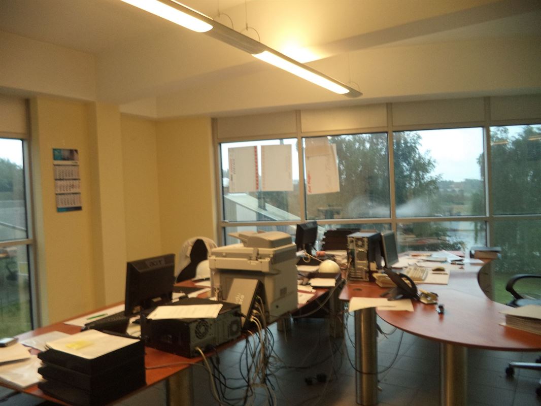 Foto 6 : Magazijn te 7700 MOESKROEN (België) - Prijs &euro; 1.025.000