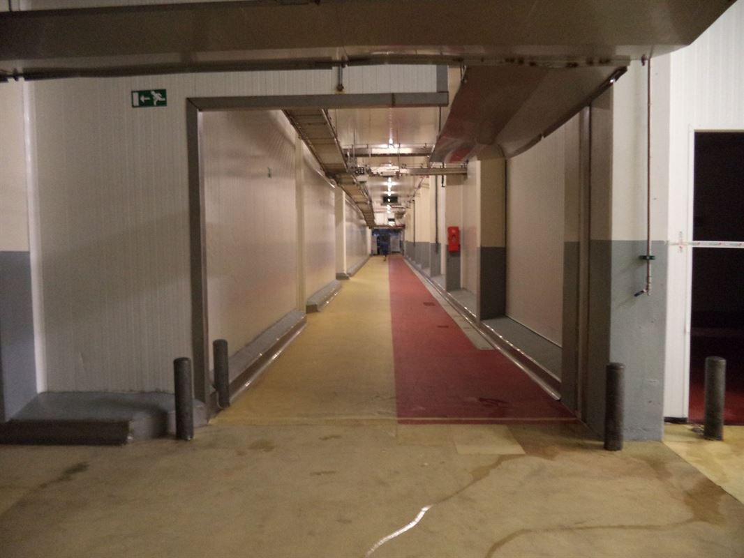 Foto 9 : Magazijn te 7700 MOESKROEN (België) - Prijs &euro; 3.835.000