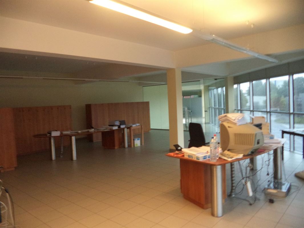 Foto 7 : Magazijn te 7700 MOESKROEN (België) - Prijs &euro; 1.025.000