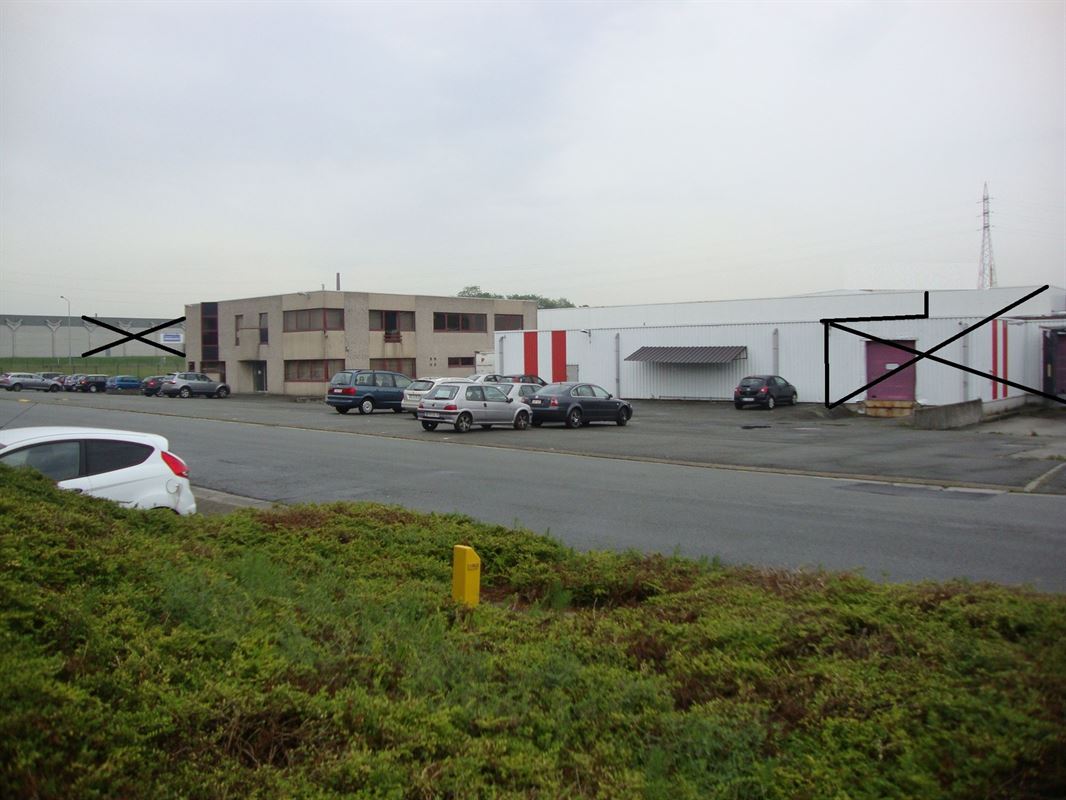 Foto 2 : Magazijn te 7700 MOESKROEN (België) - Prijs &euro; 3.835.000