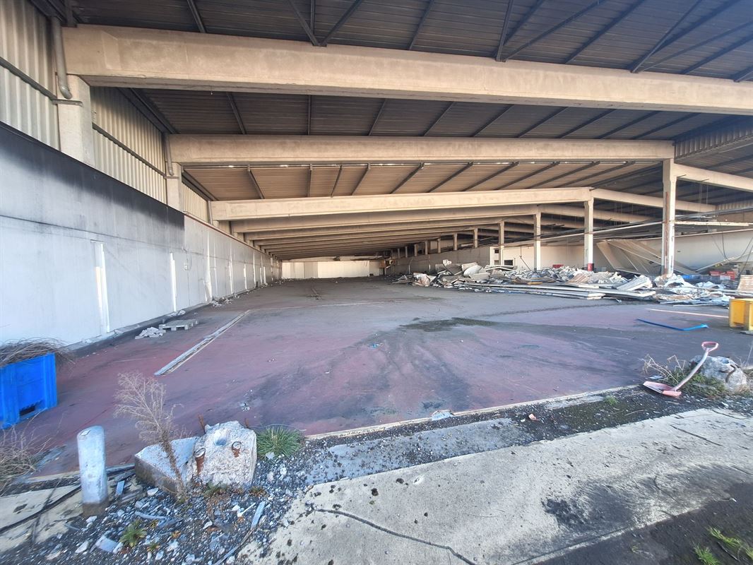 Foto 13 : Magazijn te 7700 MOESKROEN (België) - Prijs &euro; 3.835.000