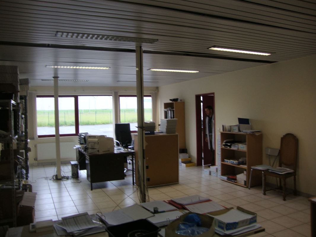 Foto 10 : Magazijn te 7700 MOESKROEN (België) - Prijs &euro; 1.852.350