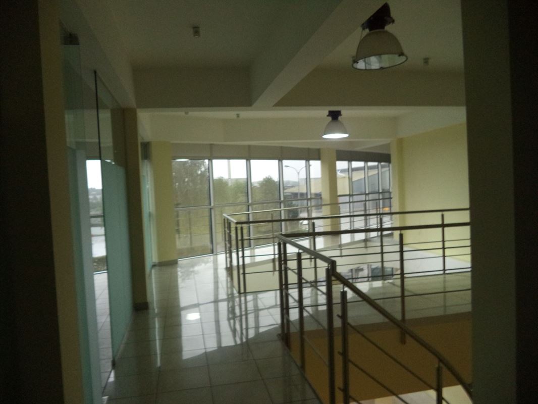 Foto 4 : Magazijn te 7700 MOESKROEN (België) - Prijs &euro; 1.025.000