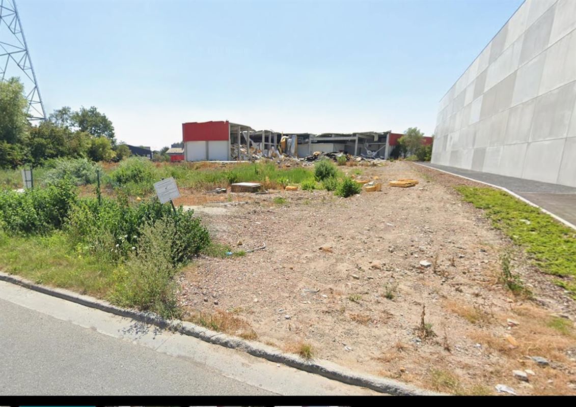 Foto 12 : Magazijn te 7700 MOESKROEN (België) - Prijs &euro; 925.000