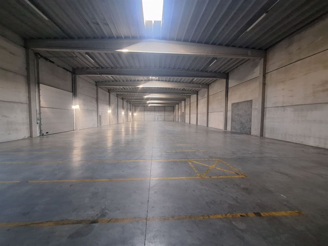Foto 10 : Magazijn te 7700 MOESKROEN (België) - Prijs &euro; 3.835.000
