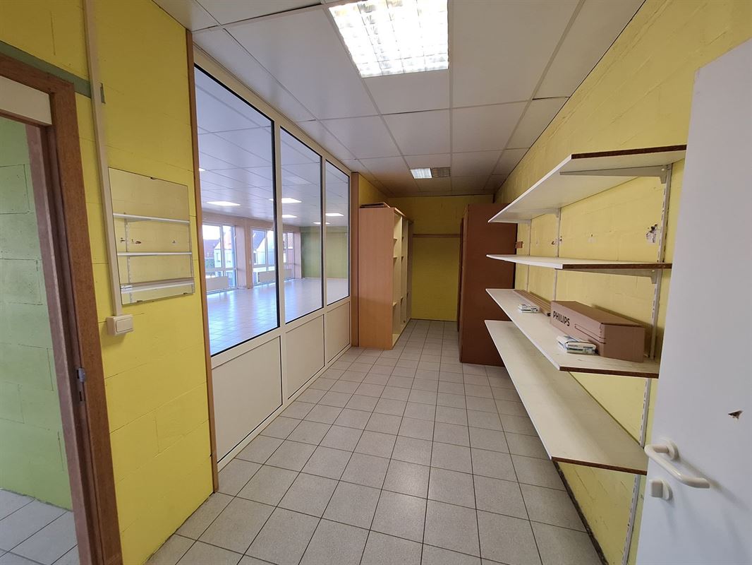 Foto 13 : Burelen te 8870 IZEGEM (België) - Prijs &euro; 1.350
