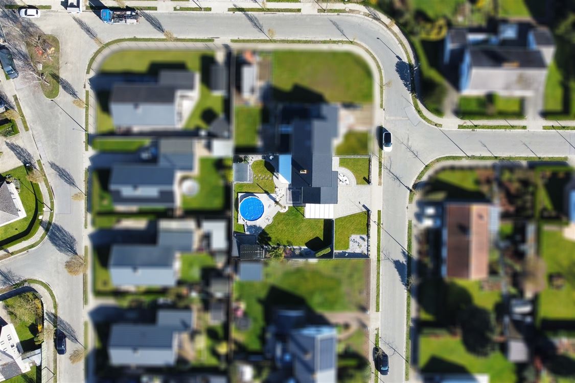 Instapklare halfopen bebouwing met tuin en garage. Clavis Vastgoed