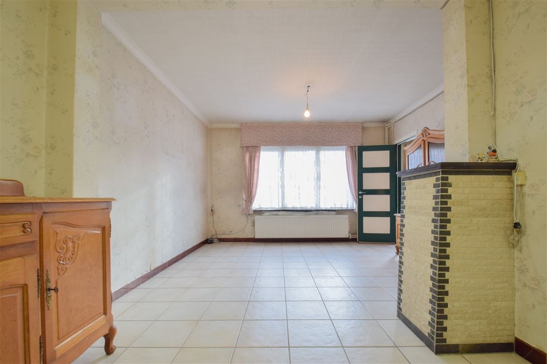 Te renoveren woning met garage, stadstuin en achteruitweg. Clavis