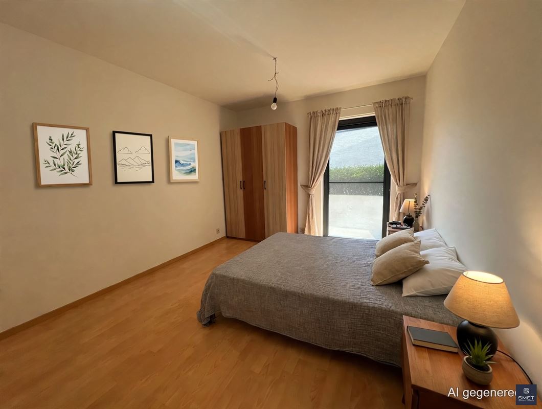 empty-room-with-wooden-floor