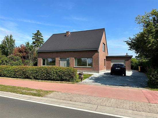 Open bebouwing met 3 slaapkamers, garage en grote tuin