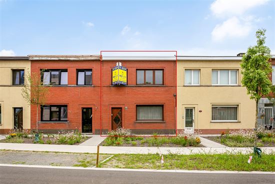 Eéngezinswoning (3 slpk) met gevelbreedte 6m, leuke tuin en garage met achteruitgang