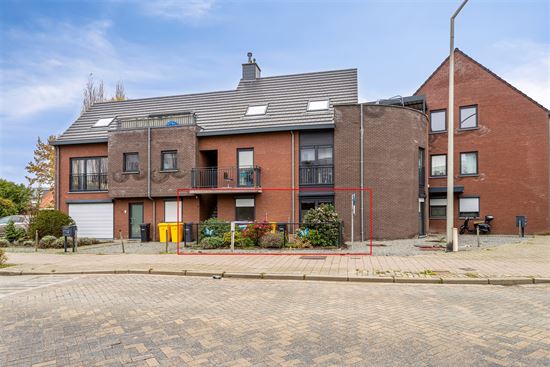 Recent GLV appartement met 2 slpks, kelderberging, parkeerplaats, tuintje én terras.