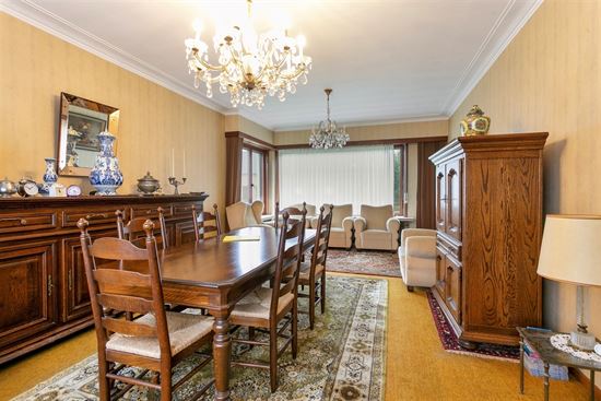 Karakteristieke, te renoveren woning (2 slpks, mog. 3) op perceel van 9a 13ca