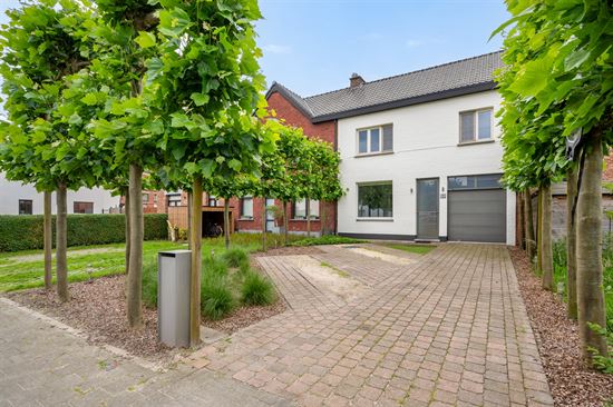 Gezellige, gerenoveerde woning in Kontich met ruimtelijke indeling en zonnige tuin met achteruitgang