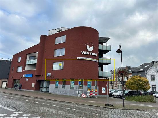 Prachtig app. met 3 slpks, 2 badkamer, terras en fietsenberging.