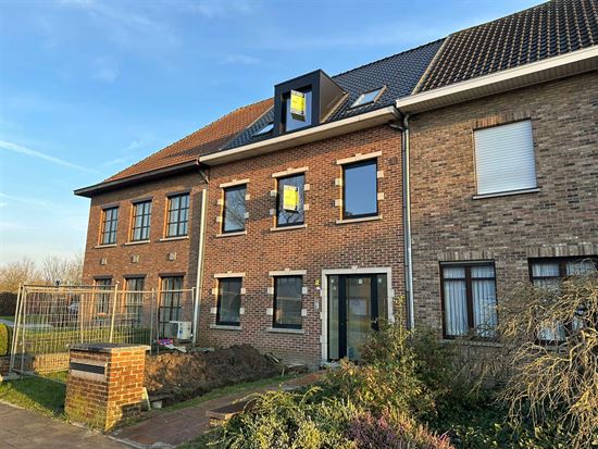 Energiezuinig app. met 2 slpks, terras en buitenberging.