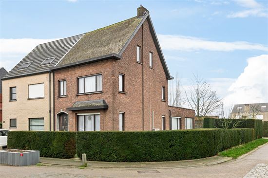 Ruime gezinswoning met praktische indeling en veel potentieel te Duffel