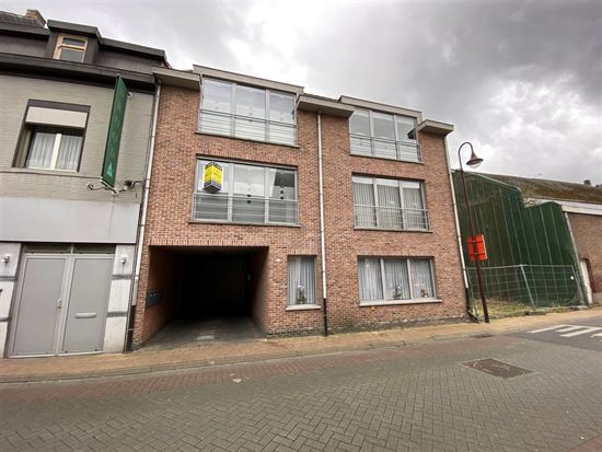 Appartement op de 1ste verd. met 1 slpk, terras en carport