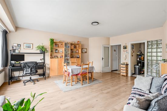 Appartement met 2 slaapkamers, terras en garage.