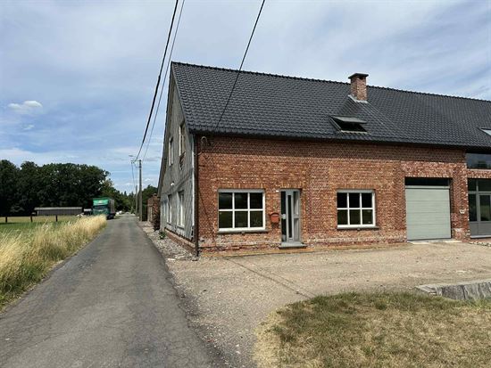 HOB met 3 slpks, 2 staanplaatsen en een terras.