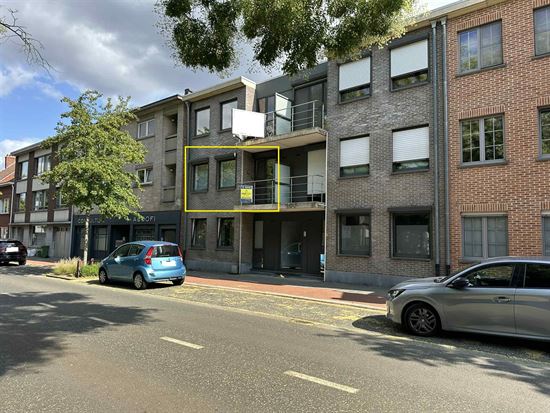 Appartement met 2 slpks, 2 terrassen, kelder en parking.