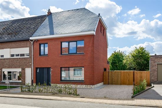 Gezellig gerenoveerde, energiezuinige gezinswoning met zonnige tuin en ruime tuinberging