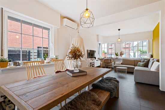 Instapklare halfopen bebouwing met bijgebouw en zonnige tuin in Nijlen