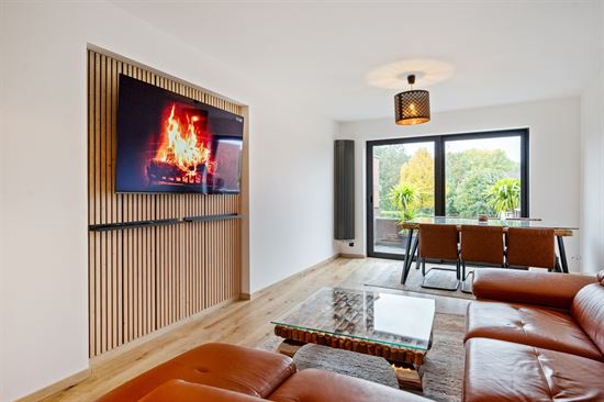 Rijwoning met 3 slpks, tuin en achteruitgang.